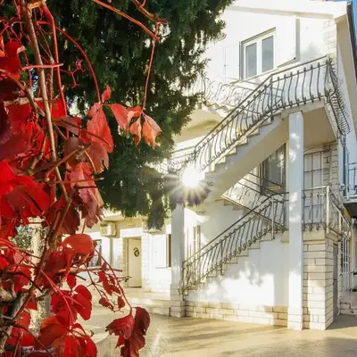 Cozy Apartment In Jezera With Wifi