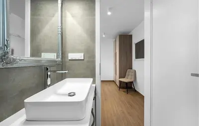 Kupaonica u objektu 4 Bedroom Amazing Home In Zaboric