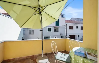 Popločani dio dvorišta ili vanjski dio objekta Lovely Apartment In Zaton With Wifi