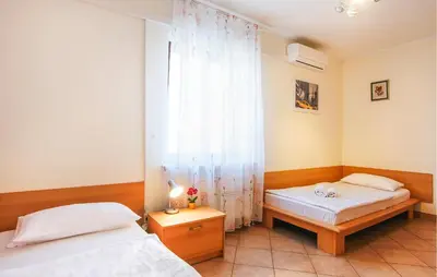 Krevet ili kreveti u jedinici u objektu Lovely Apartment In Jezera With Wifi
