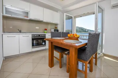 Kuhinja ili čajna kuhinja u objektu Apartments Silvana