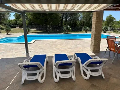 Bazen u objektu Villa Tovarovica ili u blizini