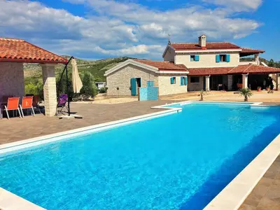 Bazen u objektu Villa Tovarovica ili u blizini