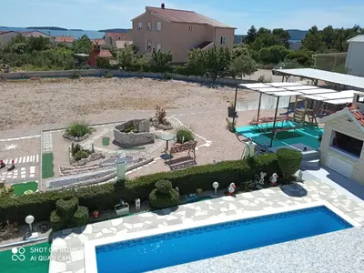 Bazen u objektu Holiday home Villa Anny ili u blizini
