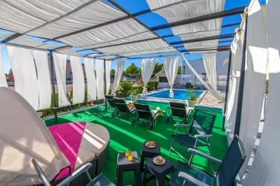 Bazen u objektu Holiday home Villa Anny ili u blizini