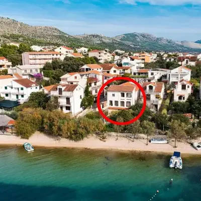 Apartments by the sea Grebastica