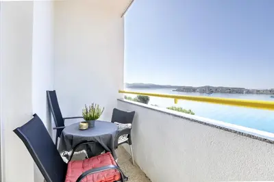 Bazen u objektu Apartments by the sea Brodarica, Sibenik - 466 ili u blizini