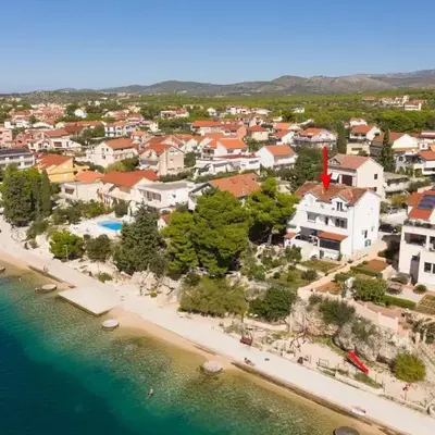 Apartments by the sea Brodarica