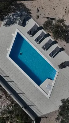 Bazen u objektu Holiday house Beka ili u blizini