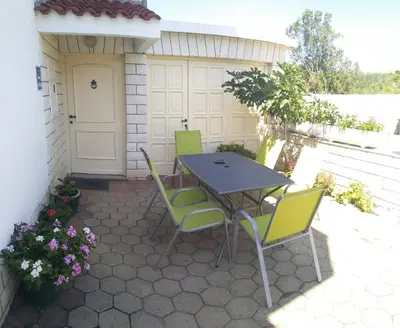 Popločani dio dvorišta ili vanjski dio objekta Apartments with a parking space Grebastica, Sibenik - 4866