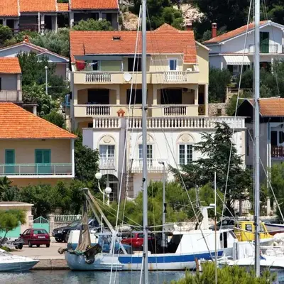 Apartments by the sea Jezera