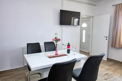 TV i/ili zabavni centar u objektu Apartment Tisno 5130c