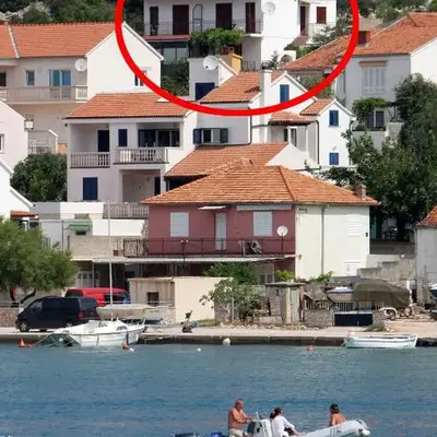 Apartments by the sea Tisno