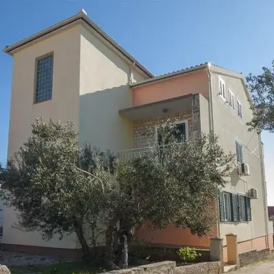 Apartments by the sea Brodarica