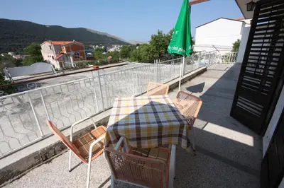 Pogled na planine ili pogled na planine iz apartmana
