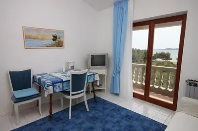 TV i/ili zabavni centar u objektu Apartments and rooms by the sea Vodice - 6182