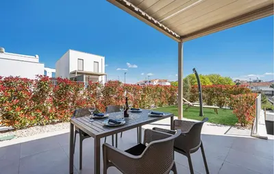 Balkon ili terasa u objektu Cozy Apartment In Brodarica With House Sea View