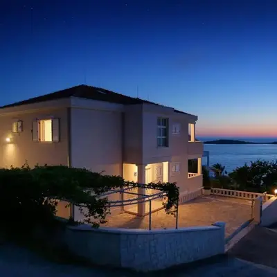 Apartments by the sea Razanj