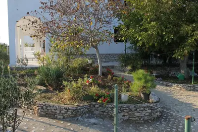 Vrt u objektu Apartments by the sea Rogoznica - 7499