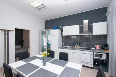 Kuhinja ili čajna kuhinja u objektu Family friendly house with a swimming pool Brodarica, Sibenik - 24117