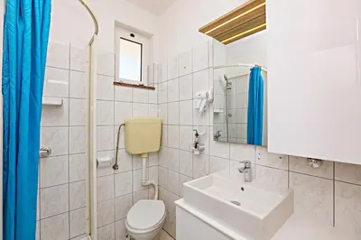 Kupaonica u objektu Family-friendly apartments with swimming pool Zecevo Rtic, Rogoznica - 8366
