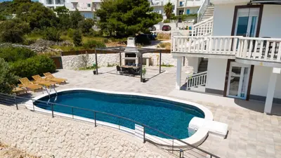 Bazen u objektu Apartment Zecevo Rtic 8366d ili u blizini