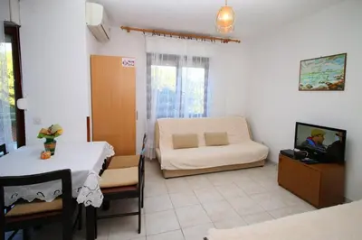 TV i/ili zabavni centar u objektu Apartments with a parking space Bilo, Primosten - 9467