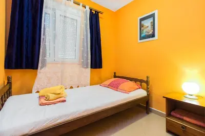 Krevet ili kreveti u jedinici u objektu Apartments by the sea Sparadici, Sibenik - 10015