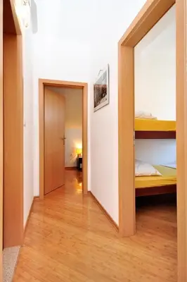 Krevet ili kreveti u jedinici u objektu Apartments with parking space Vodice - 10022