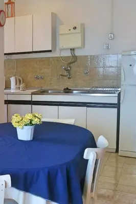 Kuhinja ili čajna kuhinja u objektu Apartments by the sea Stupin Celine, Rogoznica - 10321