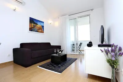 TV i/ili zabavni centar u objektu Apartments by the sea Zecevo Rtic, Rogoznica - 10333