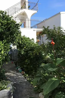 Vrt u objektu Apartments by the sea Rogoznica - 10338