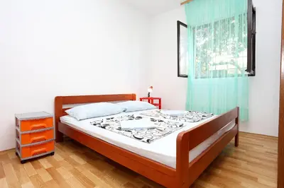 Krevet ili kreveti u jedinici u objektu Apartments by the sea Rogoznica - 10338