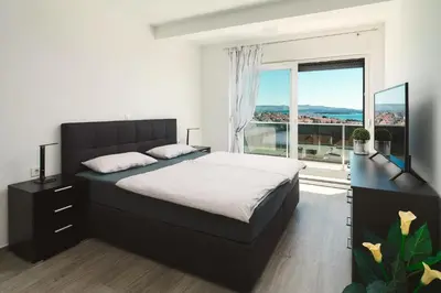 Krevet ili kreveti u jedinici u objektu Villa Ocean Breeze - Meerblick - zwei Küchen