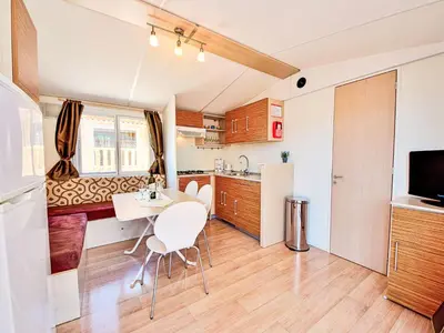 Kuhinja ili čajna kuhinja u objektu Holiday Home Galešnica Sea View by Interhome