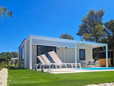 Bazen u objektu Amadria Exclusive Beach Villa ili u blizini