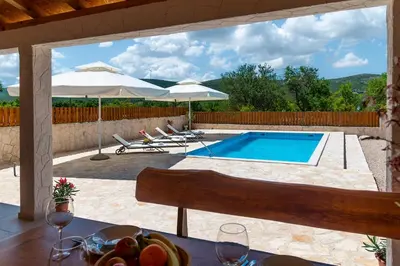 Bazen u objektu Villa Kole ili u blizini