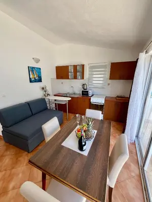 Kuhinja ili čajna kuhinja u objektu Bronislovas holiday home