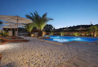 Bazen u objektu Villa Lojena - Luxury Getaway with Jacuzzi ID 117 ili u blizini