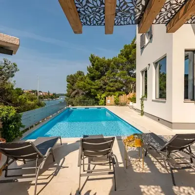 Spacious Seafront Villa with Pool