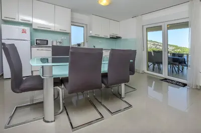 Kuhinja ili čajna kuhinja u objektu Apartments Maja