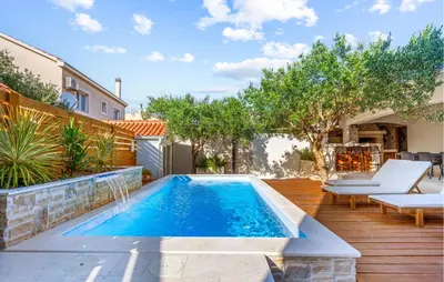 Bazen u objektu Lovely Home In Murter ili u blizini