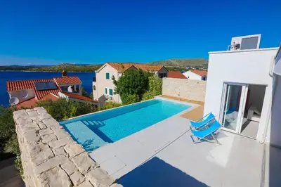 Bazen u objektu Seaside family friendly house with a swimming pool Sparadici, Sibenik - 24200 ili u blizini