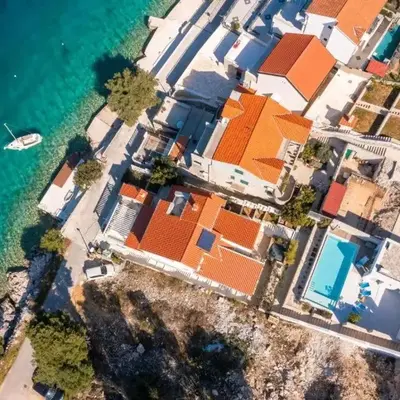 Seaside family friendly house with a swimming pool Sparadici