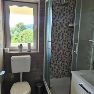 Kupaonica u objektu Tara i Ela