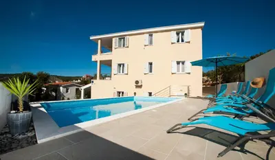 Bazen u objektu Apartments Villa Laguna with pool ili u blizini