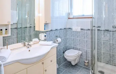 Kupaonica u objektu 1 Bedroom Gorgeous Apartment In Sibenik