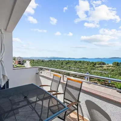 1 Bedroom Stunning Apartment In Podsolarsko