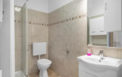 Kupaonica u objektu Awesome Apartment In Pirovac With House Sea View