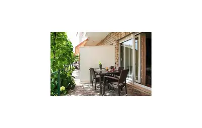 Popločani dio dvorišta ili vanjski dio objekta Lovely Apartment In Vodice With Wifi